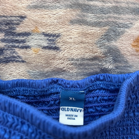 Old navy top - Picture 2 of 2